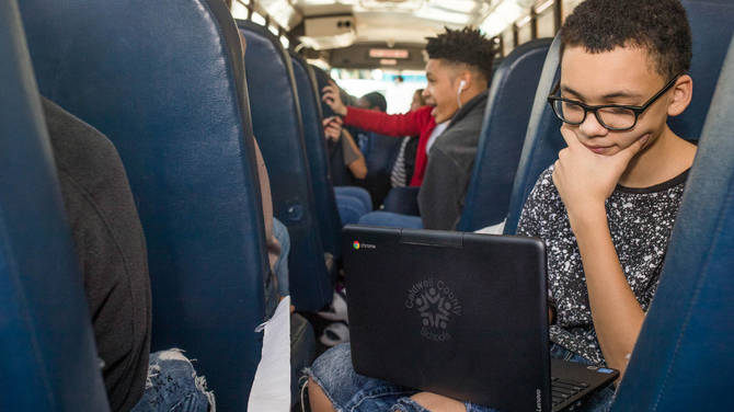 Google przekształca szkolne autobusy w sale lekcyjne z WI-FI [2]