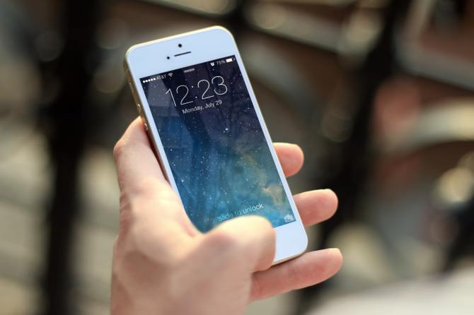 Apple poprawia zabezpieczenia iPhone'ów. Ponoć nieskutecznie [3]