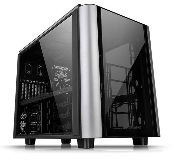 Thermaltake Level 20 XT Cube z płytą montowaną horyzontalnie [1]