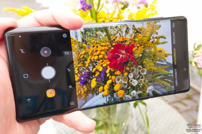 Samsung zaprezentuje w 2018 smartfona z czterema aparatami [1]