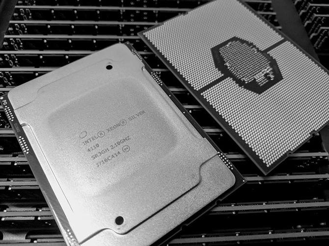 Intel walcząc z AMD oferuje spore zniżki na procesory Xeon [2]