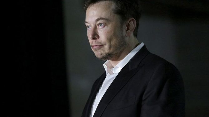 Musk nie żegna się z Teslą. Złożył rezygnację tylko z funkcji prezesa [1]