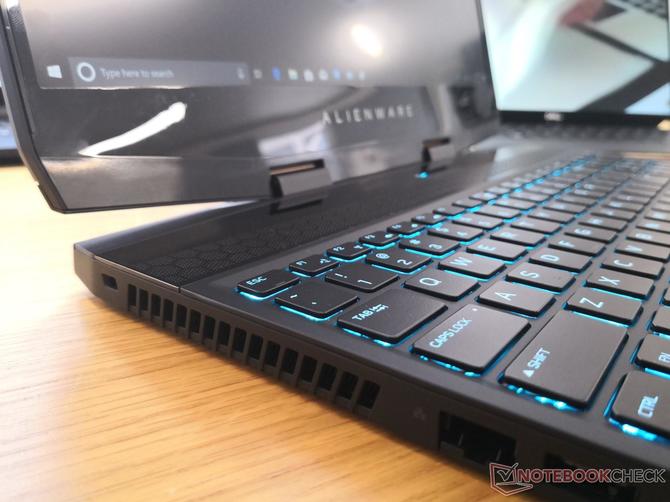 Alienware m15 - lekki laptop z wąskimi ramkami i GTX 1070 Max-Q [4]