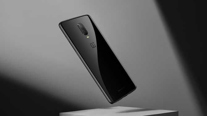 OnePlus 6T - debiutuje smartfon z topową specyfikacją za 2400 zł [1]