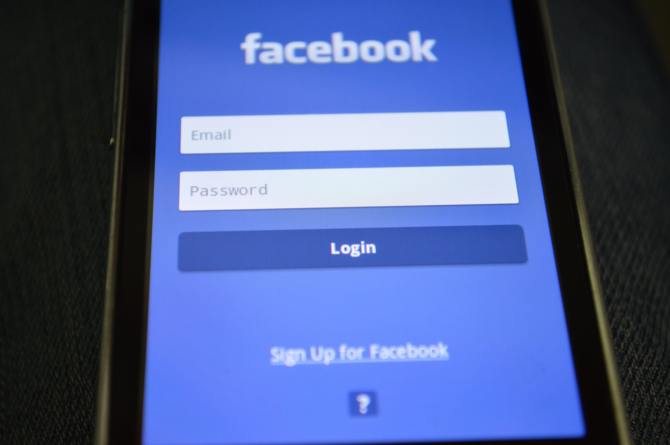 Facebook: prywatne rozmowy użytkowników na sprzedaż [1]