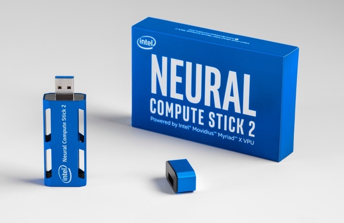 Intel Neural Compute Stick 2 - sieć neuronowa dostępna w pendrive [1]