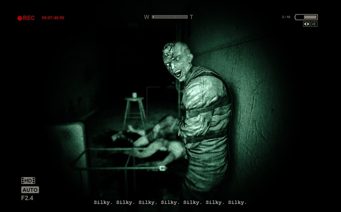 Outlast ukończony w niecałe 11 minut. Grający nic nie widział [2]