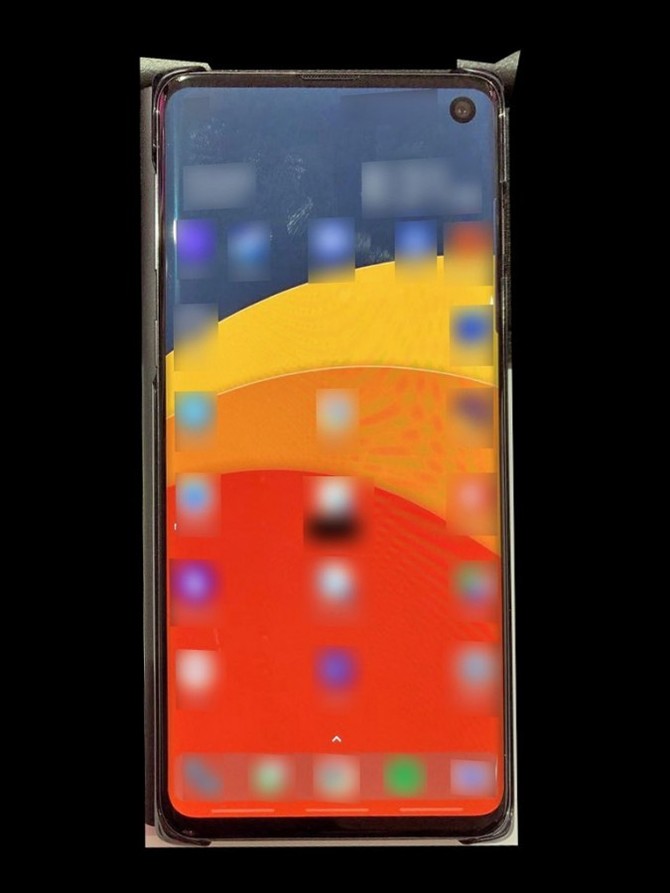 Samsung Galaxy S10 na pierwszym zdjęciu. Jak będzie wyglądał? [1]
