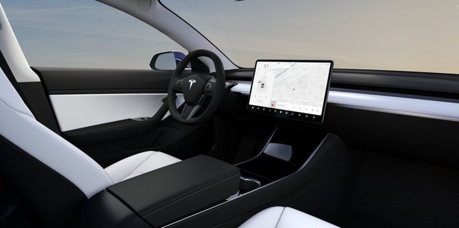 Tesla Model 3 zgłoszona do konkursu hakerskiego Pwn2Own [2]