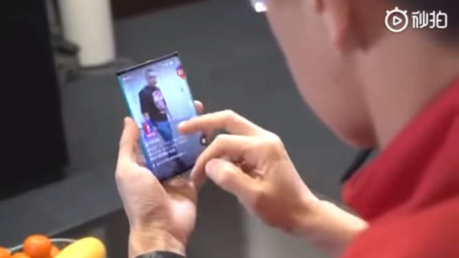 Xiaomi prezentuje światu składanego smartfona [1]