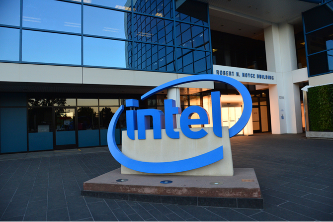 Intel wciąż bez CEO. Firma odnotowała kolejny rekord przychodów [1]