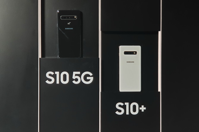 Samsung Galaxy S10 5G - flagowa wersja z poczwórnym aparatem [1]