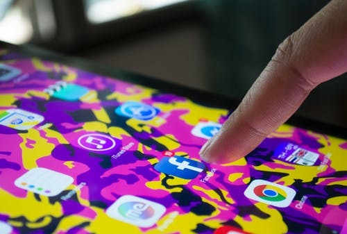 Facebook testuje bielszy interfejs aplikacji dla systemu Android [1]