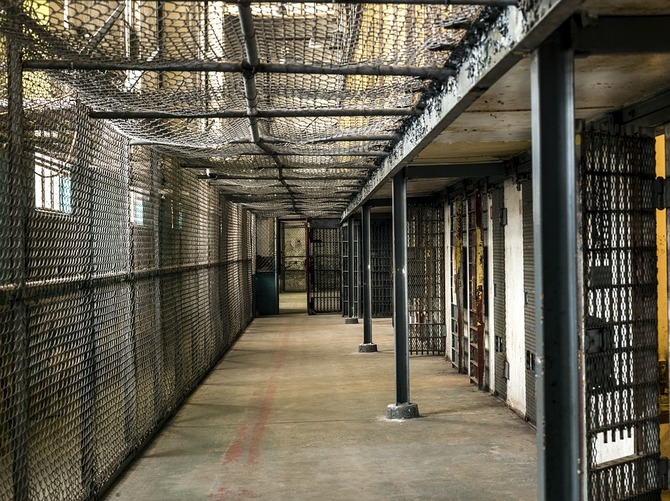 Brytyjski program więzienny ma uczyć więźniów kodowania [3]