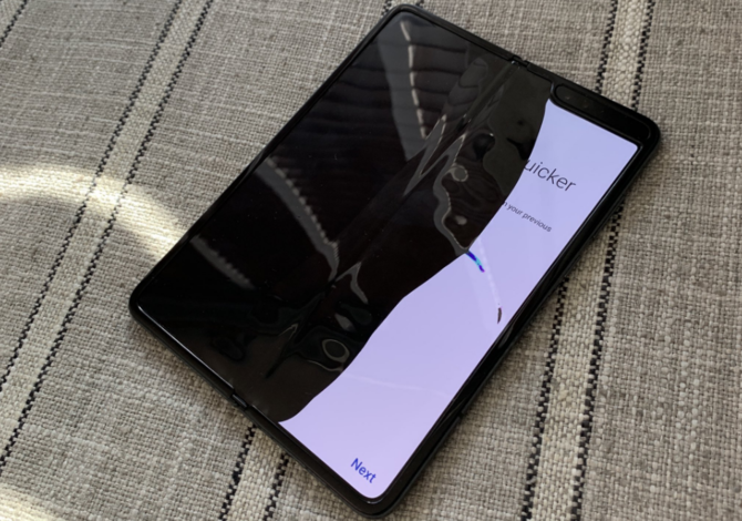 Samsung Galaxy Fold: Mechaniczne uszkodzenia po 2 dniach pracy [1]