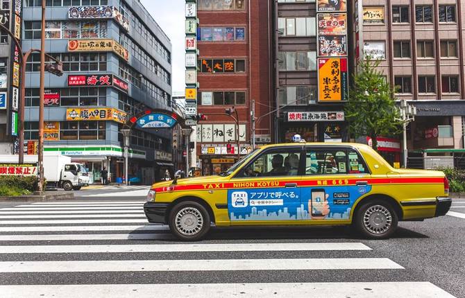 Japońskie Taxi pokazuje wybrane reklamy skanując naszą twarz [1]