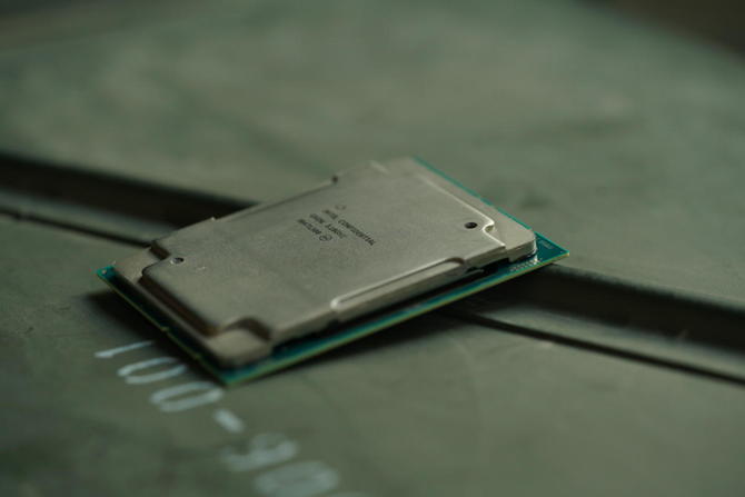 Intel Cascade Lake - 28-rdzeniowy Xeon i osiem innych jednostek  [1]