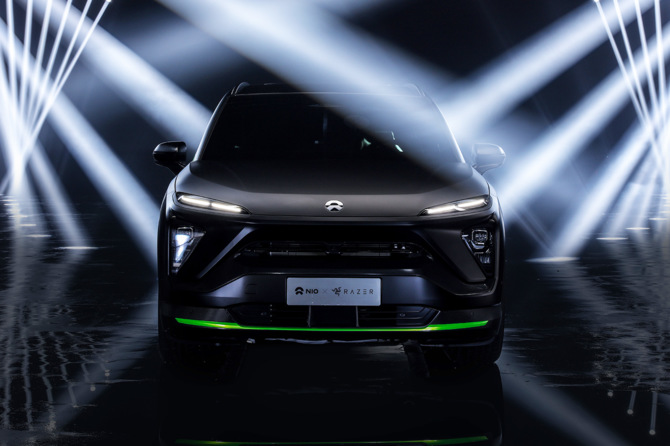 Powstał pierwszy elektryczny SUV z logiem i technologiami Razer [2]