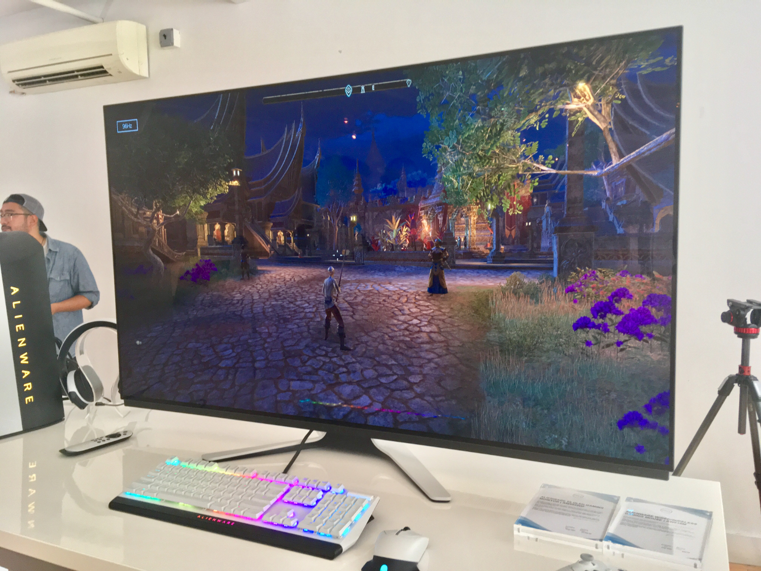Телевизор 120 гц. Alienware aw5520qf. 4k 120 Hz мониторы. Монитор OLED 4k. OLED 4k 120hz.