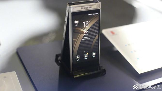 Samsung W2020 - kolejna generacja składanego smartfona z klapką [2]