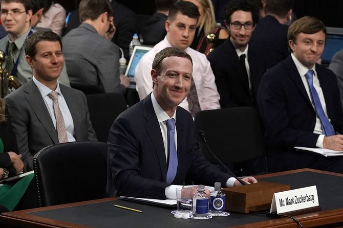 Facebook: standardy społecznościowe nie odnoszą się do polityków [3]