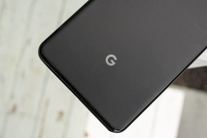 Google Pixel 4 (XL) w pełnej krasie, będą dwie wersje kolorystyczne [4]