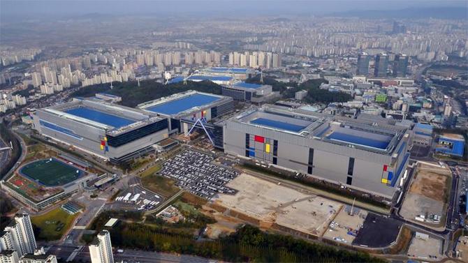 Przerwa w dostawie prądu zatrzymała produkcję w Samsungu [1]