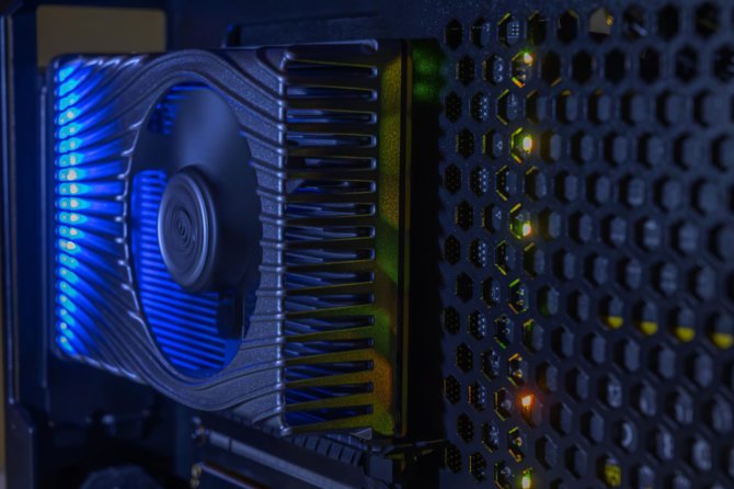 Intel DG1 - pierwsze spojrzenie na prototyp karty graficznej Xe [4]
