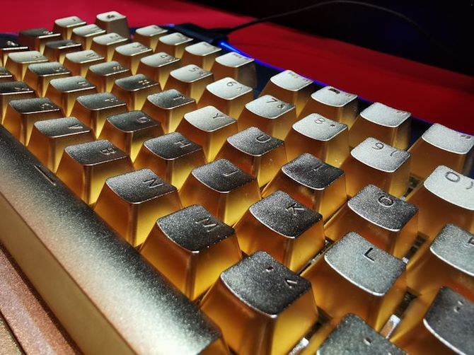 XPG Golden Summoner - Złota klawiatura za bagatela 10 000 USD  [2]
