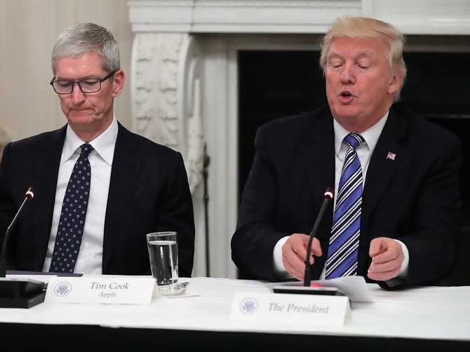 Trump piętnuje Apple: organy ścigania bez dostępu do iPhone'ów [1]