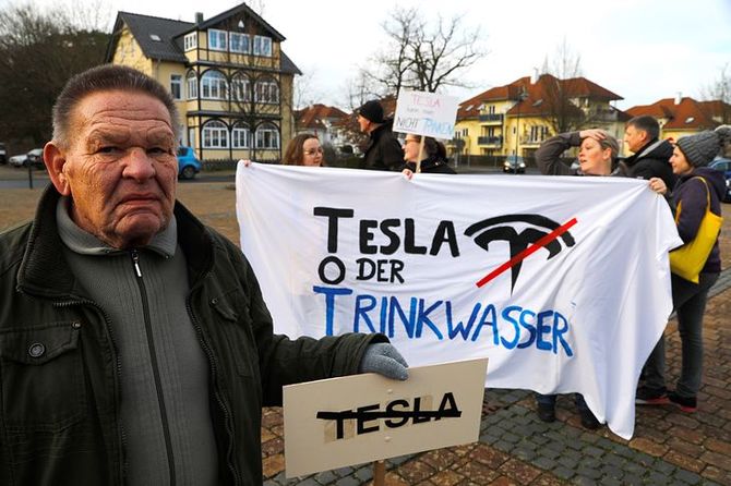 Niemcy protestują przeciw powstaniu podberlińskiej fabryki Tesla [1]