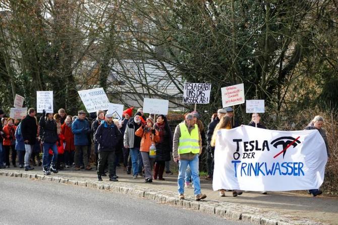 Niemcy protestują przeciw powstaniu podberlińskiej fabryki Tesla [3]