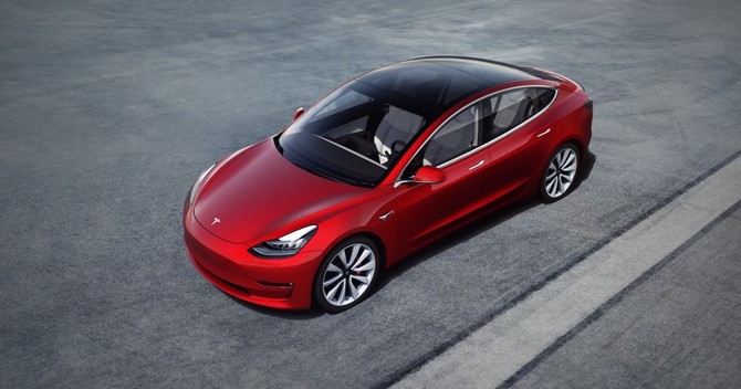 Samochody elektryczne Tesla 3 oraz Tesla S dostały polski interfejs [1]