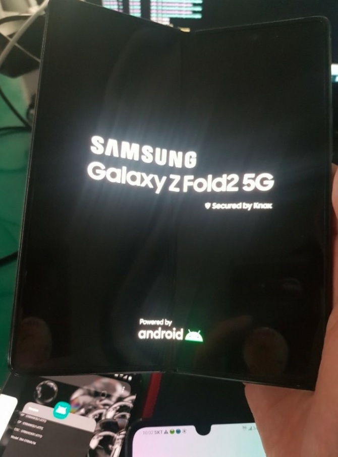 Samsung Galaxy Z Fold 2 5G. Wyciek nowych renderów i specyfikacji [6]