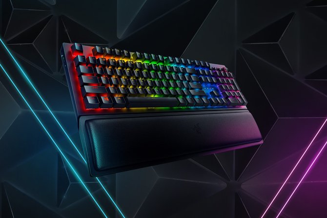 Razer zaprezentował odświeżone peryferia dla graczy w wersji PRO [6]