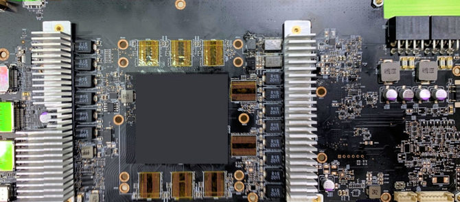 AMD Radeon RX 6800XT - wygląd PCB autorskiej karty graficznej [2]