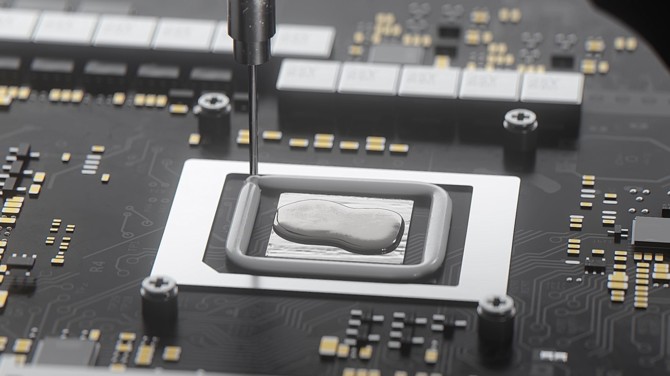 Laptopy ASUS ROG - producent pokazuje nam proces nakładania ciekłego metalu na procesory AMD Ryzen 5000 - APU Cezanne [5]