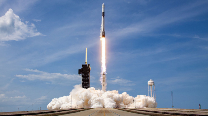 SpaceX jeszcze w tym roku wyśle w kosmos zwykłych ludzi. Za wzniesienie Crew Dragon będzie odpowiadać rakieta Falcon 9 [2]