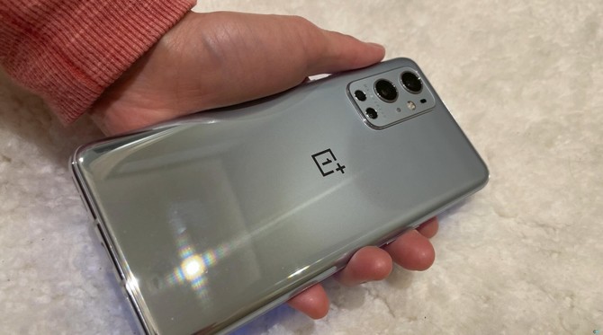 OnePlus 9 Pro z aparatem Hasselblad na nowych zdjęciach. Znamy też częściową specyfikację techniczną [2]