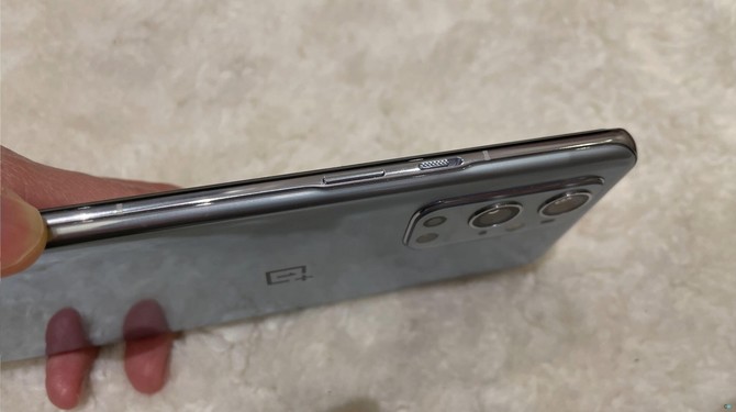 OnePlus 9 Pro z aparatem Hasselblad na nowych zdjęciach. Znamy też częściową specyfikację techniczną [3]