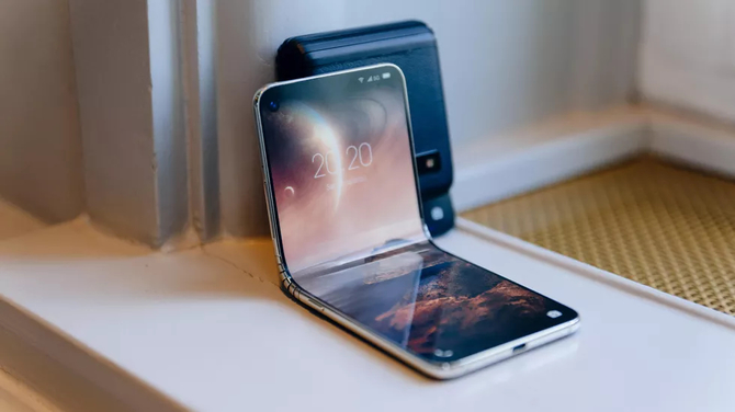 TCL szykuje odpowiedź na Samsunga Galaxy Z Flip. Składany smartfon będzie jednak znacznie tańszy [1]