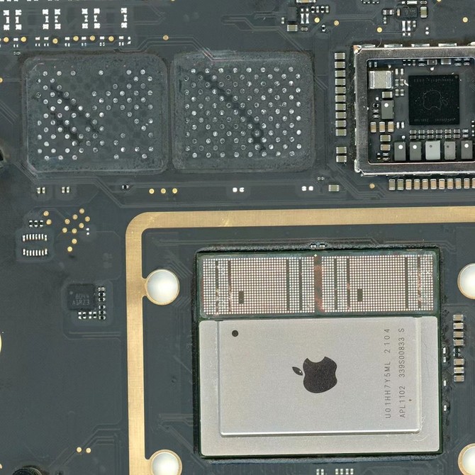 Pamięci SSD i RAM w komputerach Apple MacBook Air z chipem M1 można wymienić własnoręcznie na pojemniejsze [3]
