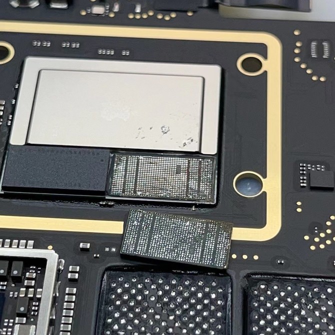 Pamięci SSD i RAM w komputerach Apple MacBook Air z chipem M1 można wymienić własnoręcznie na pojemniejsze [5]
