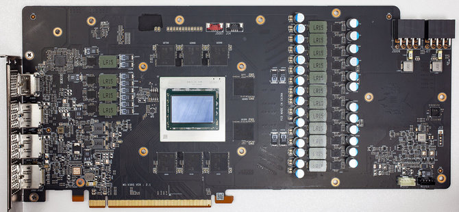 Dell Radeon RX 6800 XT - tak prezentuje się karta graficzna dla komputera Alienware. Uwagę przyciąga zielony laminat [5]