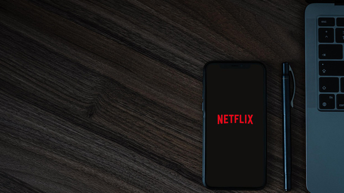 Netflix wejdzie oficjalnie w gry mobilne, ale na celowniku są też konsole, PC i urządzenia typu smart tv [1]