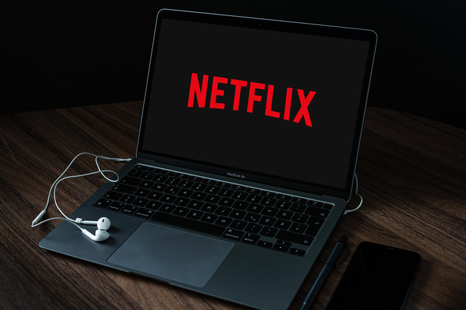 Netflix wejdzie oficjalnie w gry mobilne, ale na celowniku są też konsole, PC i urządzenia typu smart tv [2]