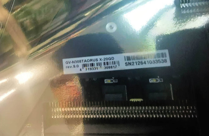 NVIDIA GeForce RTX 3080 Ti z 20 GB pamięci GDDR6X - wczesne plany producenta sugerowały inną konfigurację VRAM [3]
