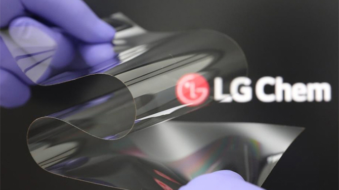 LG Real Folding Window: Nowy materiał do powlekania składanych ekranów będzie równie twardy jak szkło [1]