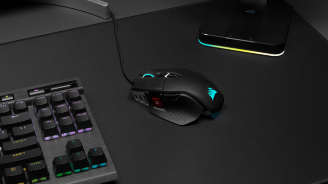 Corsair M65 RGB Ultra – mysz dla graczy z regulowaną wagą, przyciskiem Sniper i optycznymi przełącznikami [1]