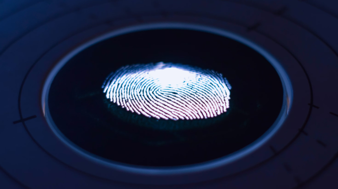 Nowy dowód osobisty z biometrią. Niezbędne skanery linii papilarnych trafiły do polskich urzędników [1]